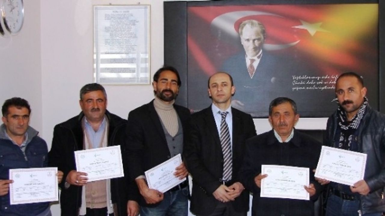 Erciş’te 23 Kursiyer Sürü Yönetimi Elemanı Sertifikalarını Aldı