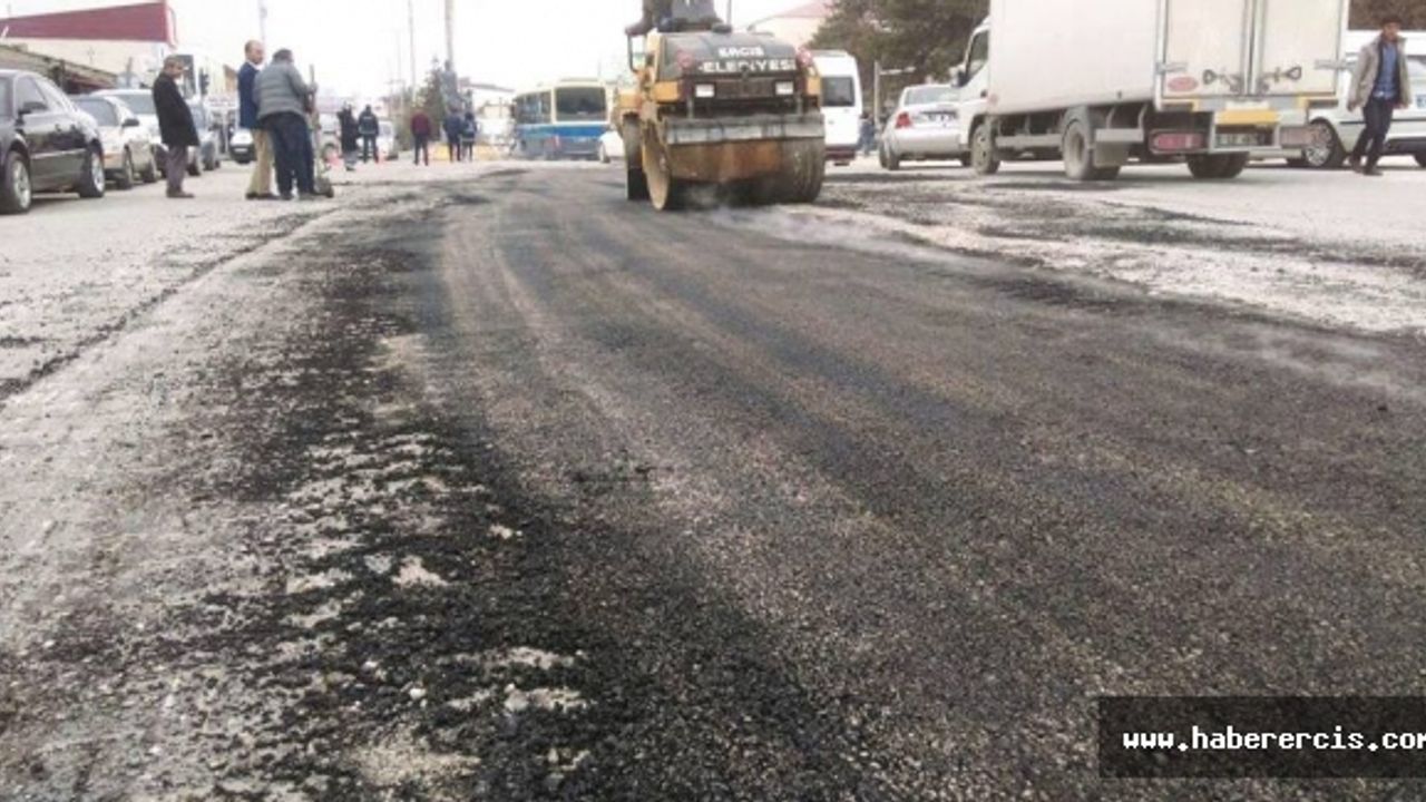 Erciş Belediyesi Asfalt Yama Çalışmalarını Sürdürüyor