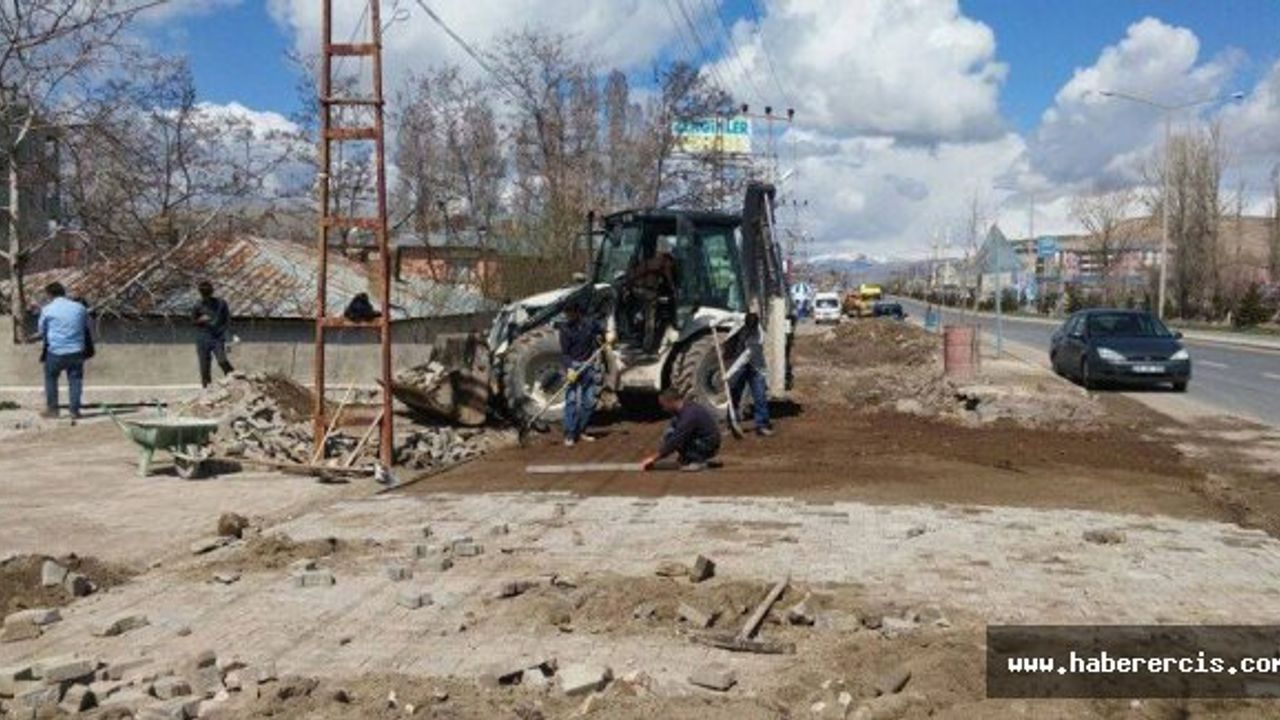 Erciş'te Yol onarım çalışmaları devam ediyor