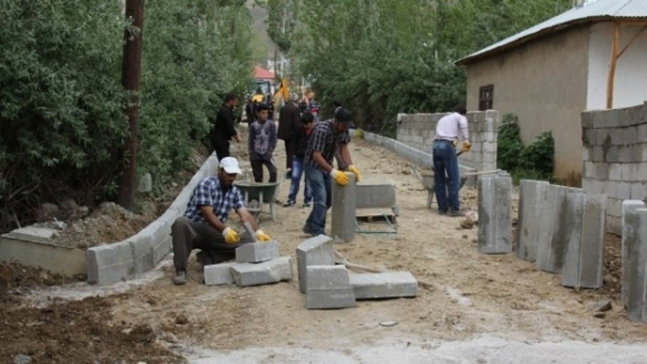 Başkale Belediyesi 46 Sokakta Parke Taşı Çalışması Başlattı