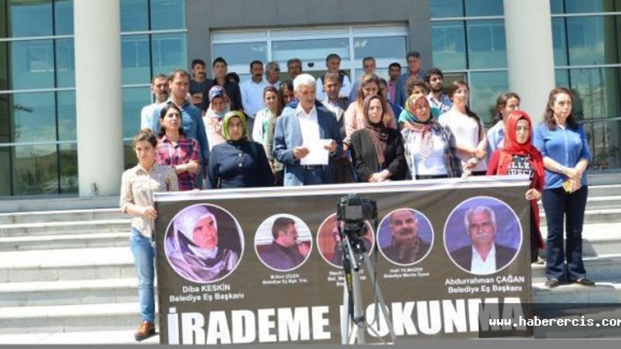 Erciş Belediye çalışanları tutuklu Eş Başkanlarının tahliyesini istedi