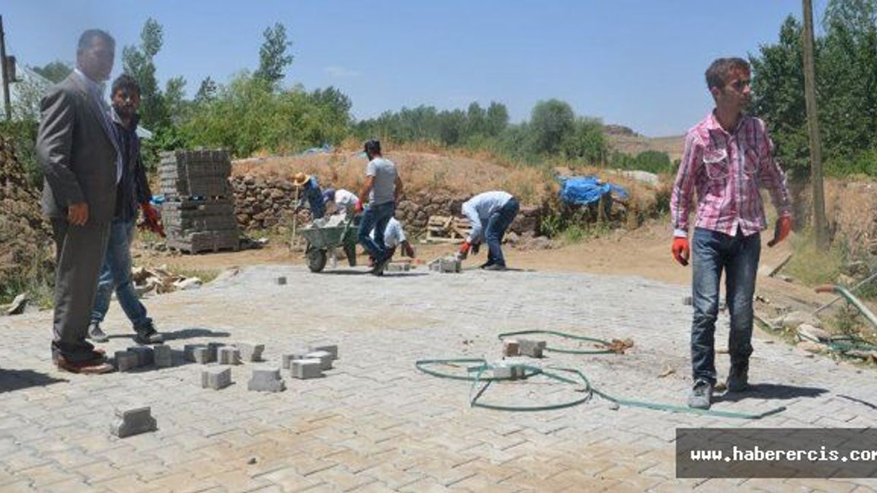 Erciş'te hizmet görmeyen mahalle bırakılmıyor
