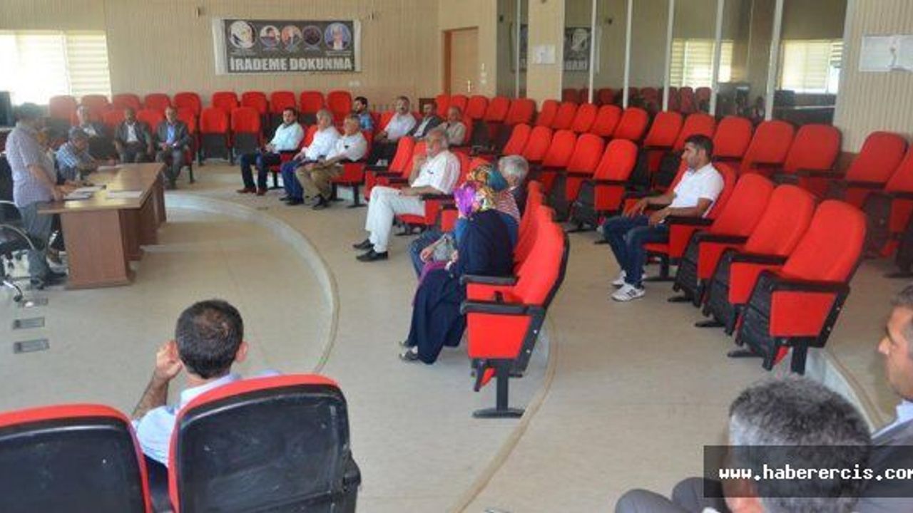 Erciş'te Zilan Katliamı anıldı, ertelenen mahkemeye tepki gösterildi