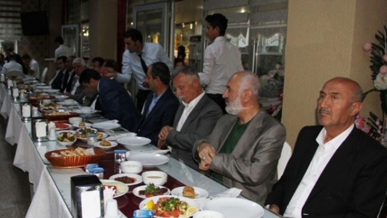 Van Milli Eğitim Müdürlüğü’nden başarılı iş adamlarına plaket
