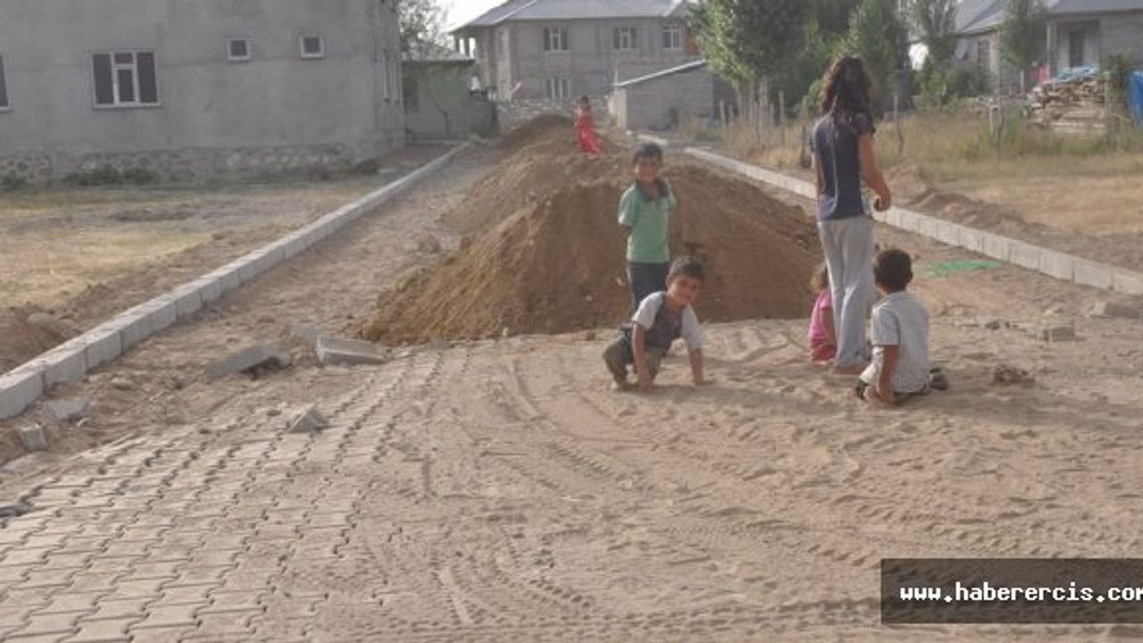 Li Erdîşê parke kirina rêyan berdewam e