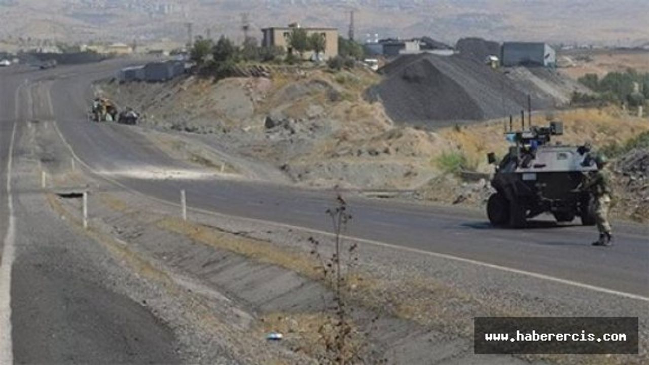 Van'da patlama: 8 asker yaralı