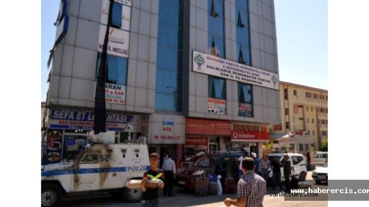 Van ve ilçelerinde HDP - DBP yöneticilerinin neredeyse tamamı gözaltında