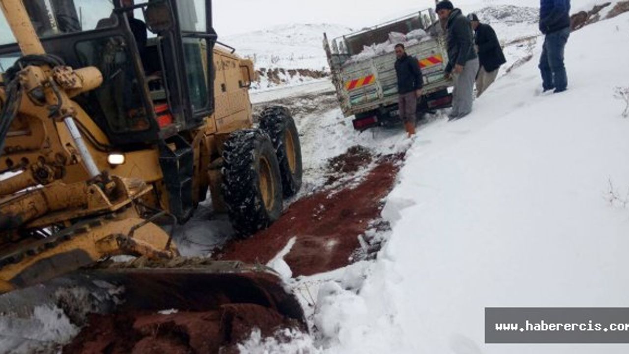 Muradiye Belediyesi 24 saat karla mücadele ediyor