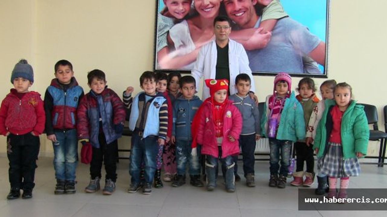 Muradiye Belediyesi Eş Başkanı Tunç, Kreş öğrencilerini Ücretsiz muayene etti