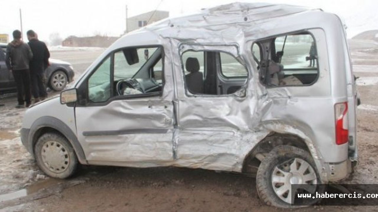 Başkale’de trafik kazası: 1 ölü, 3 yaralı