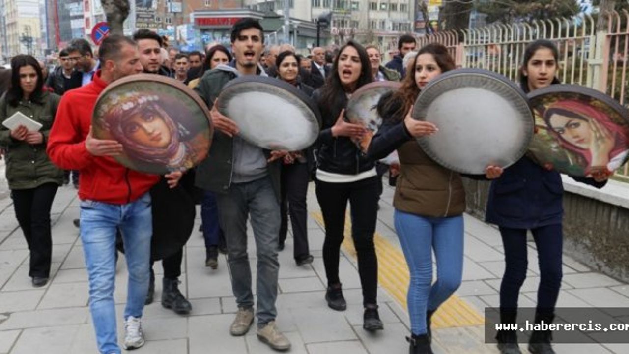 VAN'DA NEWROZ KUTLAMALARI ERBANELÎ YÜRÜYÜŞLE BAŞLADI