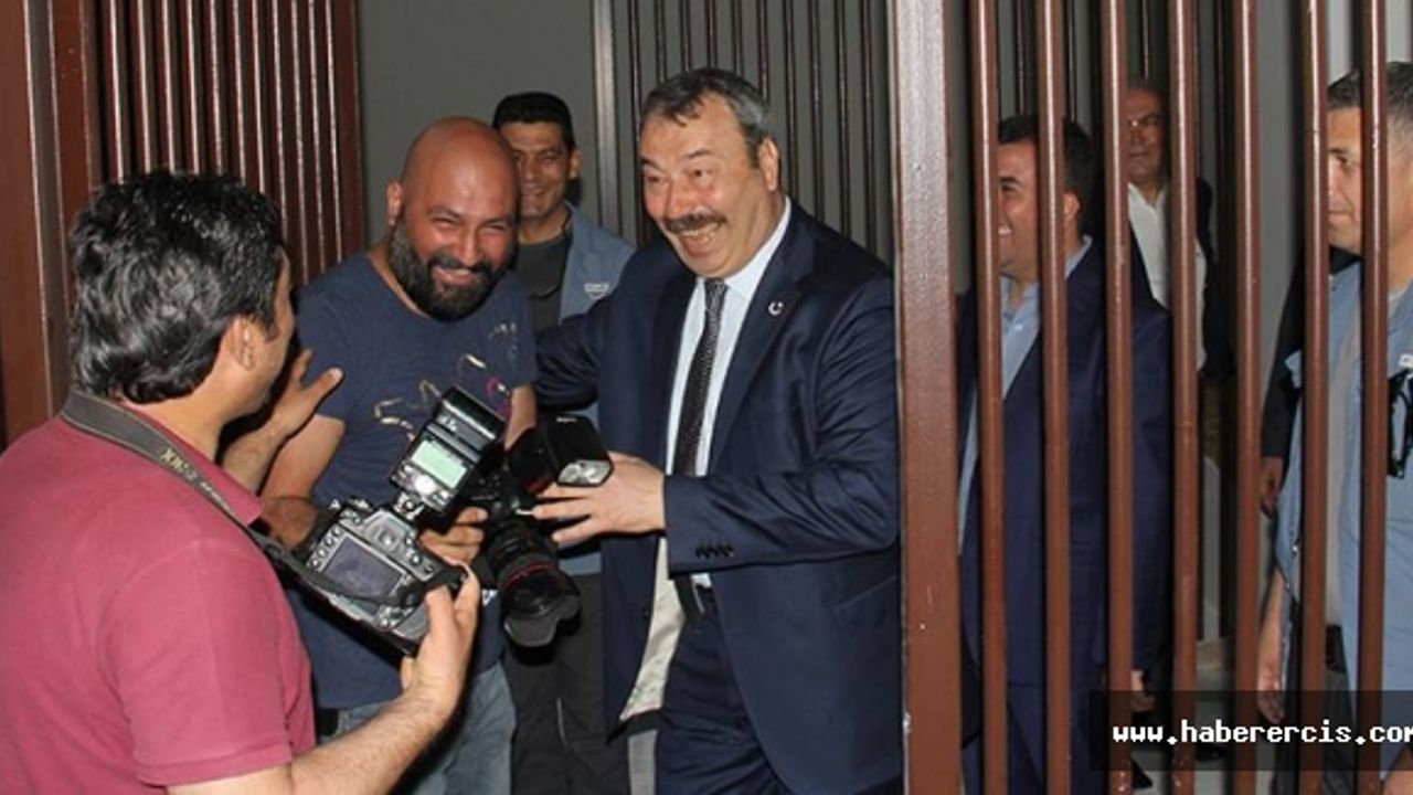 159 gazeteci tutukluyken, gazetecilere gözaltı şakası yapan Emniyet Müdürü!