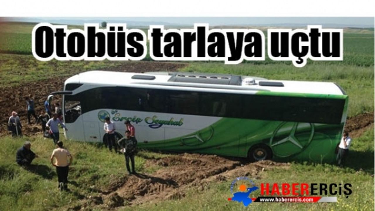 Erciş'e ait yolcu otobüsü tarlaya uçtu