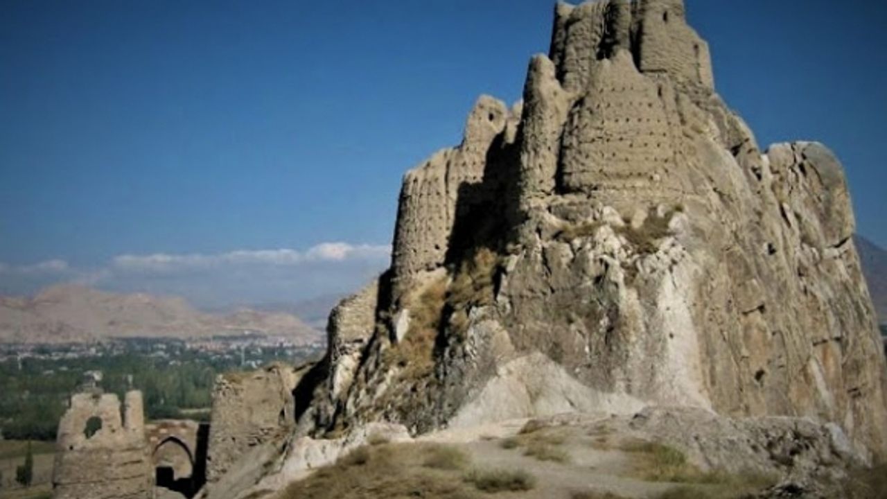 Van'da Urartulara ait ibadet mekanı bulundu