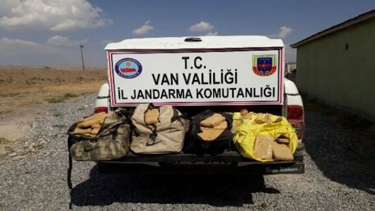 Van'da okul önlerinde satılmak üzere 93 kilo eroin yakalandı