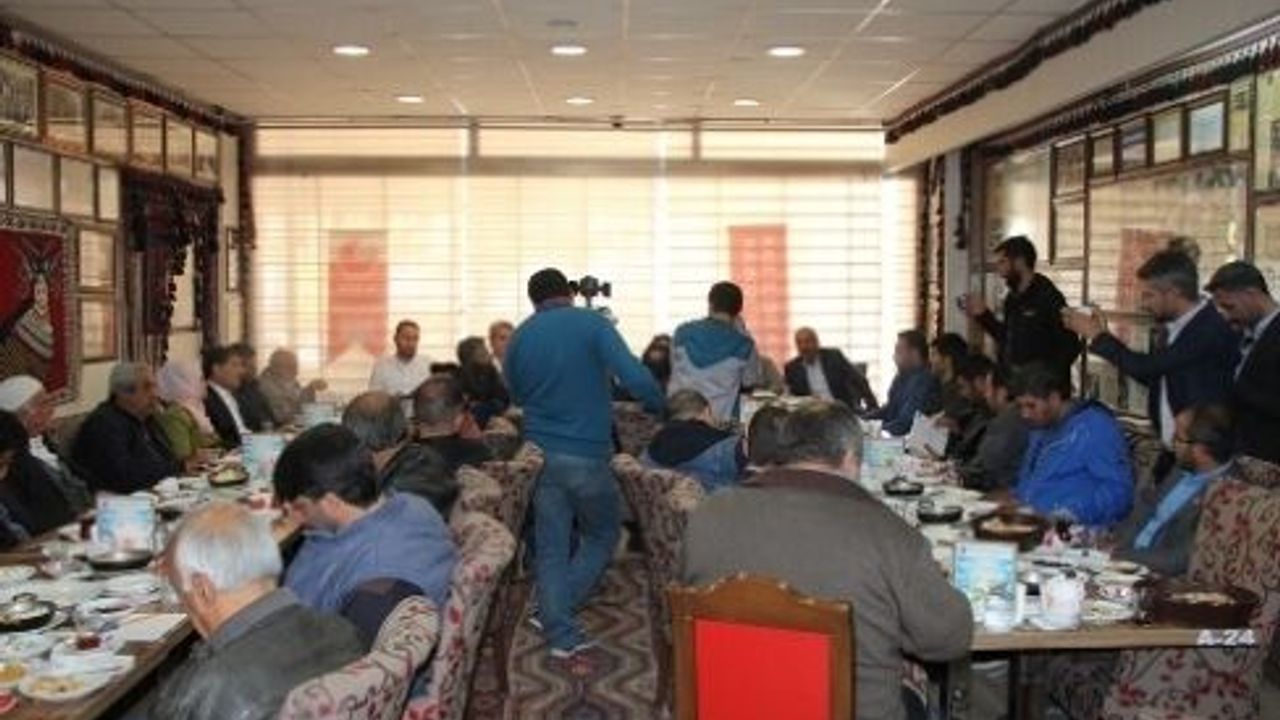 HDP Van Milletvekilleri basın emekçileriyle kahvaltıda bir araya geldi.