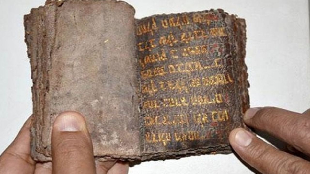 700 yıllık altın yazmalı Tevrat ele geçirildi