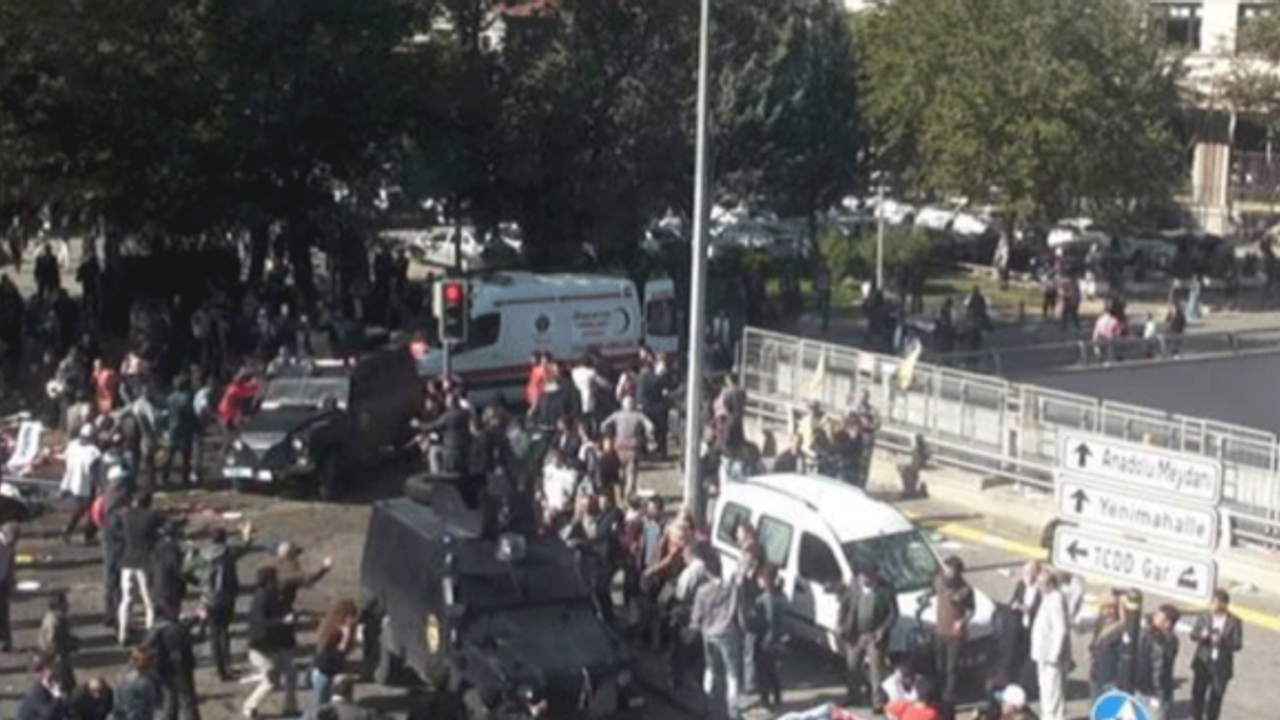 'Polis aracı insan parçalarının üzerinden geçti'