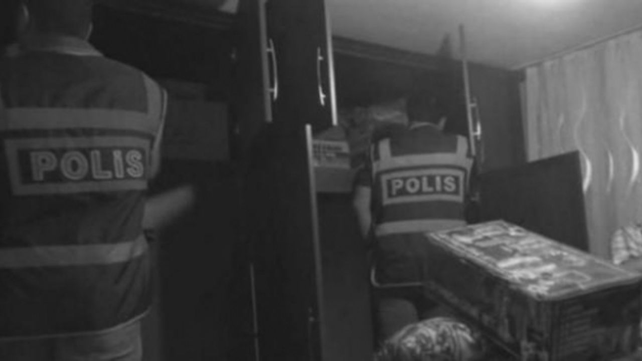 Ev baskınında hırsızlık yaparken kameralara yakalanan polis yayın yasağı istedi