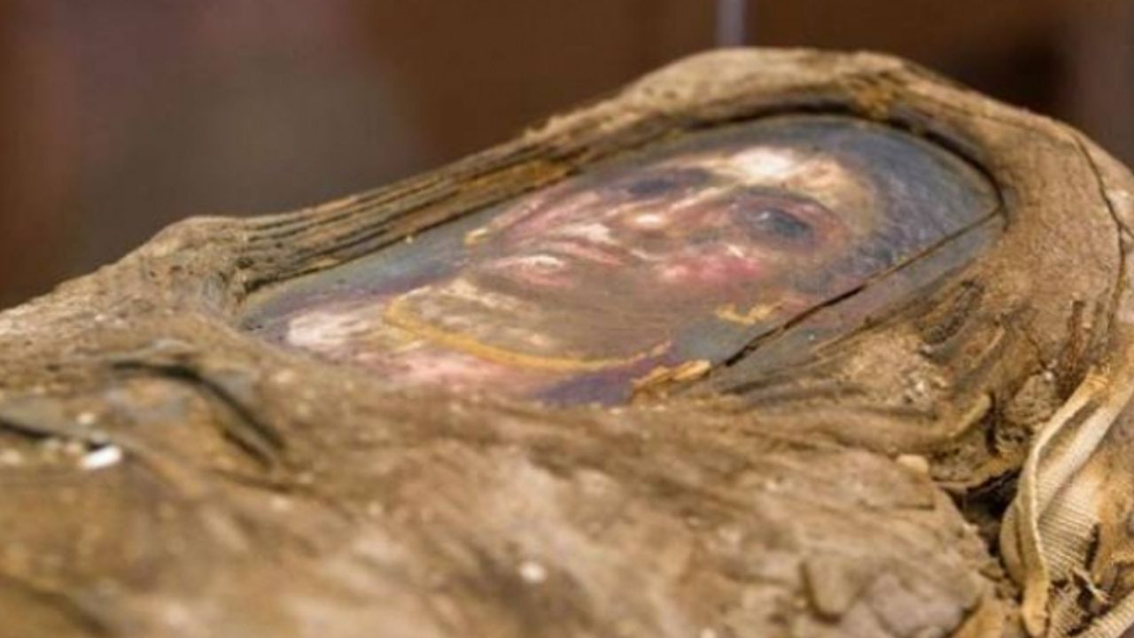 Mısır'da 5 yaşındaki kız çocuğuna ait 1900 yıllık mumya bulundu