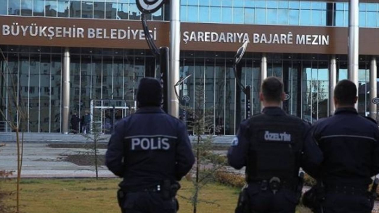Van Büyükşehir Belediyesi'nden 185 kişi çıkarıldı,