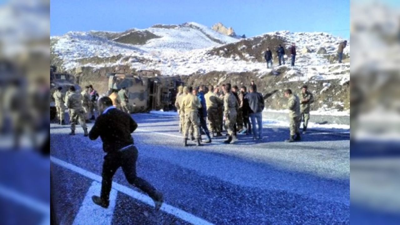 Son Dakika:Van'da Askeri Konvoyda Kaza: 15 Yaralı