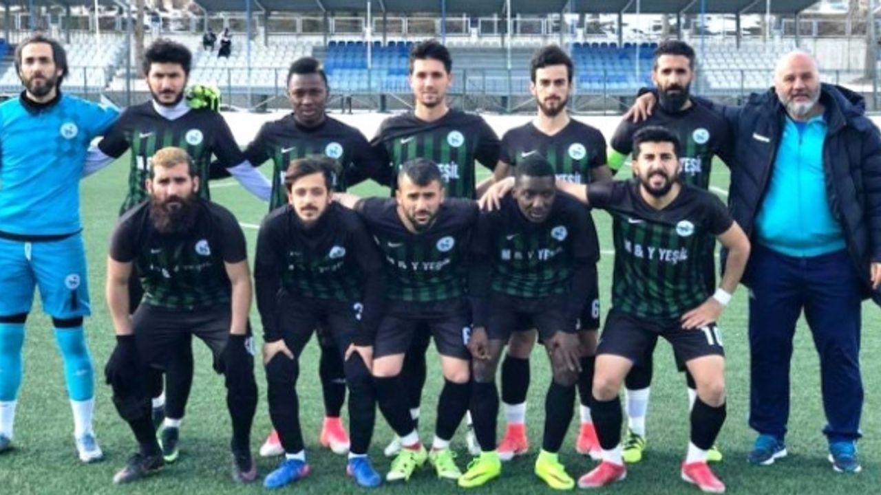 Erciş Gençlik spor'Tatvan Gençlerbirliğispor’u 13-1 gibi rekor bir skorla mağlup etti.
