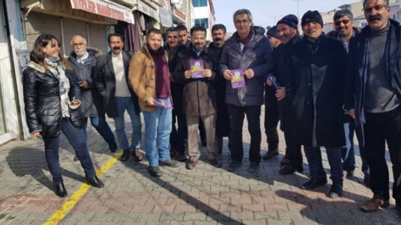 HDP kongresine çağrı bildirileri dağıtıldı,bugün de Çatak ve Erciş ilçelerinde devam etti.