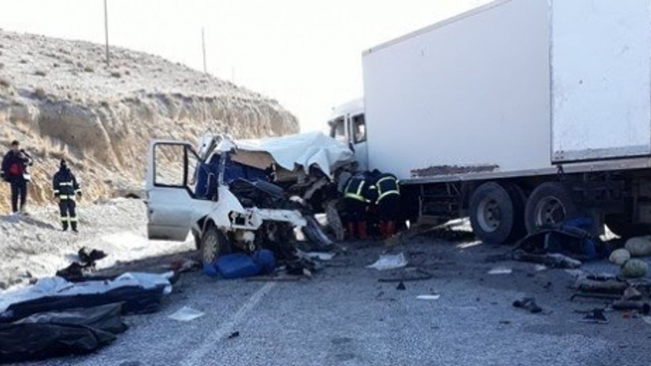 Son dakika... Van'da katliam gibi  kaza: 8 ölü