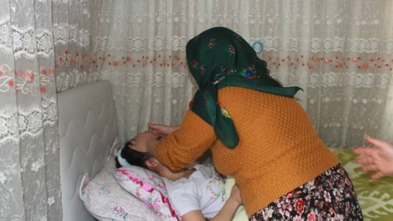 Van'da Silahlı saldırı sonucu bacaklarını kaybeden Öznur, yeniden yürümek istiyor