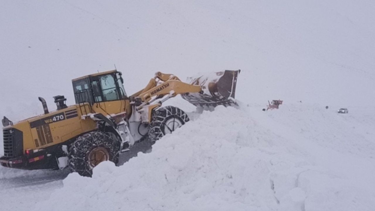Van'da Kar yağışı, Mahalle ve Mezra Yolları Ulaşıma Kapalı