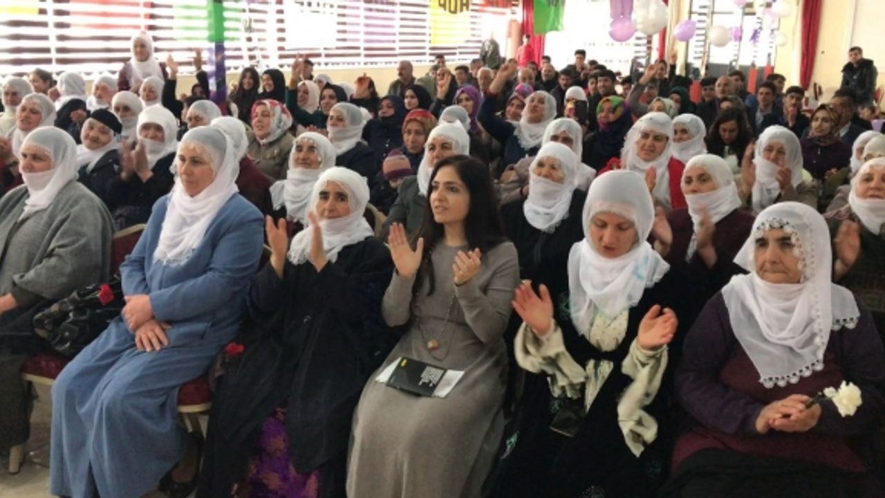 Erciş'te 8 Mart Dünya Emekçi Kadınlar Günü Kutlandı