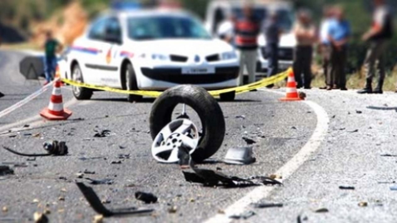 Erciş’li Aile Trafik kazası Geçirdi Aynı Aileden 3 kişi yaşamını yitirdi 2 yaralı