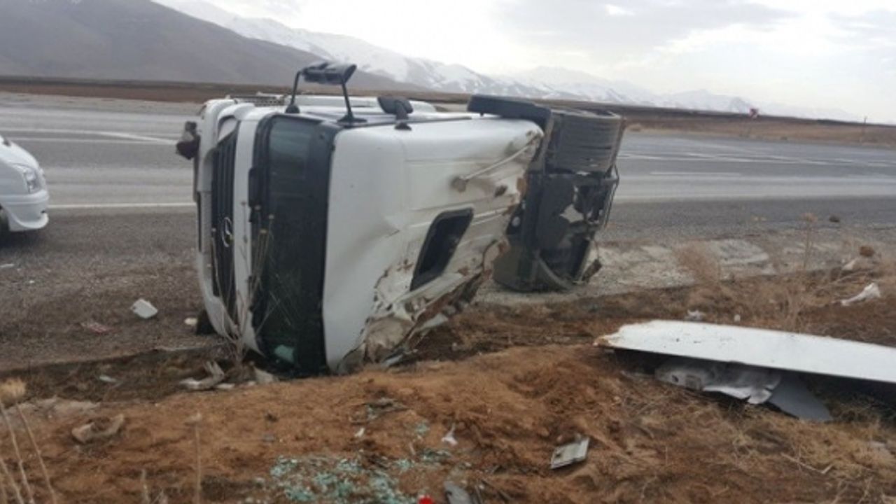 Van'ın Başkale ilçesinde tır kaza yaptı 1 yurttaş yaralandı