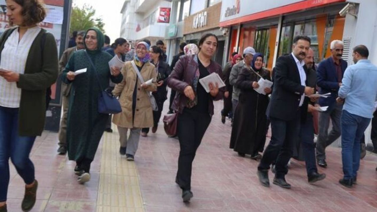 Van'da 1 Mayıs mitingi için bildiri dağıtıldı
