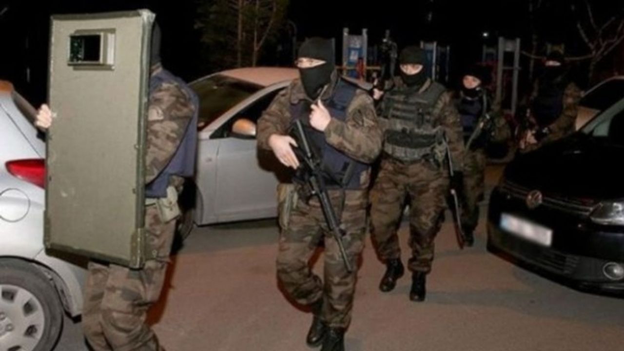 Erciş'te Ev Baskınları 20'e Yakın Kişi Gözaltına Alındı