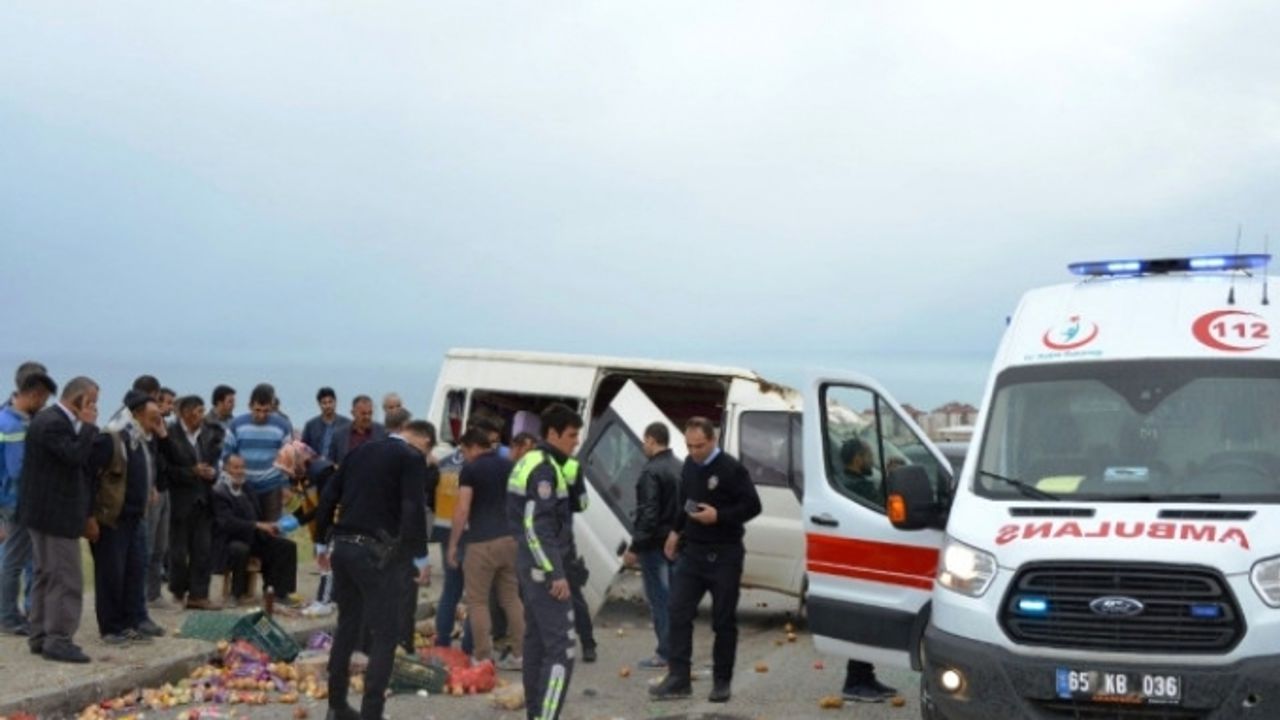 Erciş'te Trafik kazası 5 kişi yaralandı