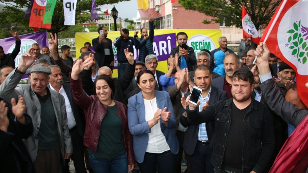 HDP Muradiye'de Seçim Bürosu Açtı