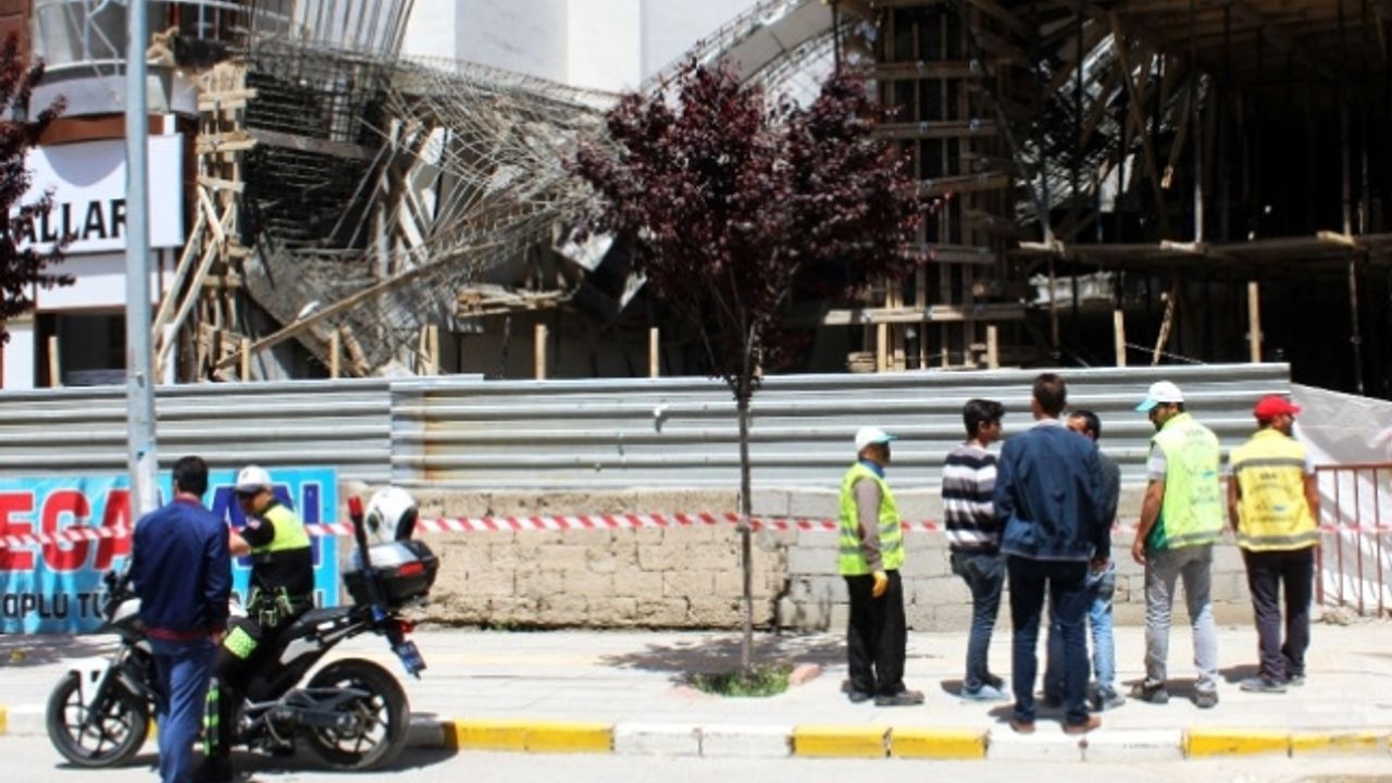 Van'da İnşaatın Beton Kalıpları Çöktü: 1 Yaralı