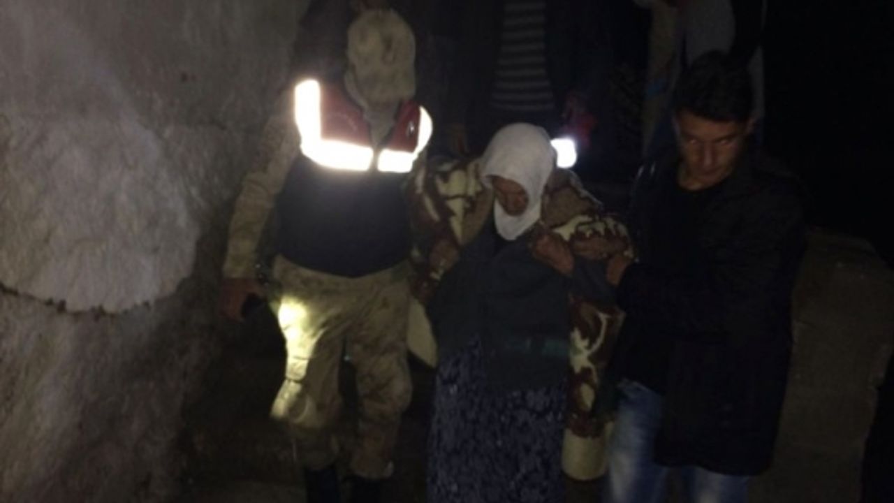 Van'da 80 Yaşındaki Alzaymır Hastası Kadın Donmak Üzere İken Bulundu