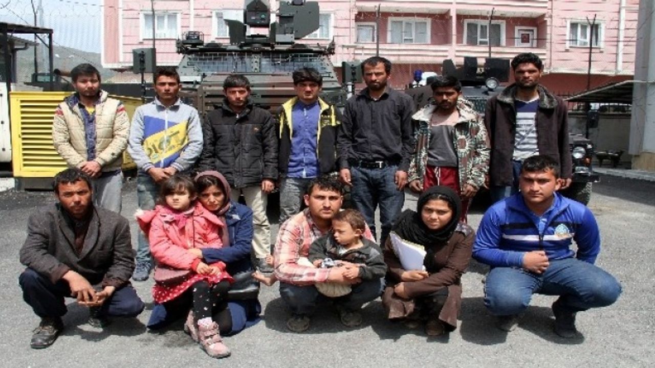 Van'da 14 kaçak mülteci yakalandı