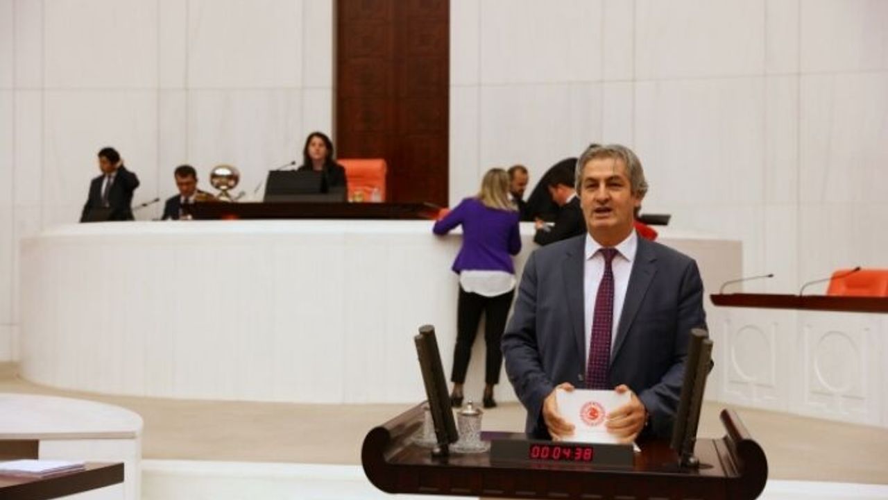 Van milletvekili olarak Yüksekova’nın sorunlarını ben anlatmak zorunda kalıyorsam bu AKP’nin ayıbıdır