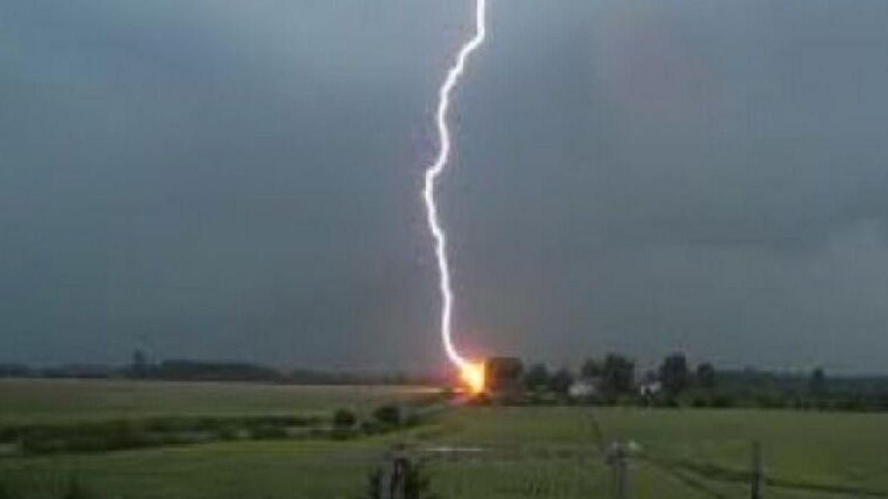 Van'nın Gürpınar ilçesinde üzerine Yıldırım düşen Korucu Hayatını Kaybetti