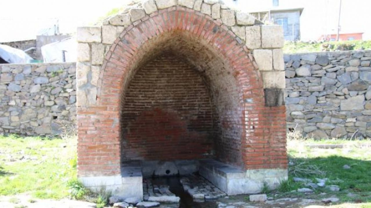 Van Adır Çeşmesi yaklaşık 300 yıldır akıyor