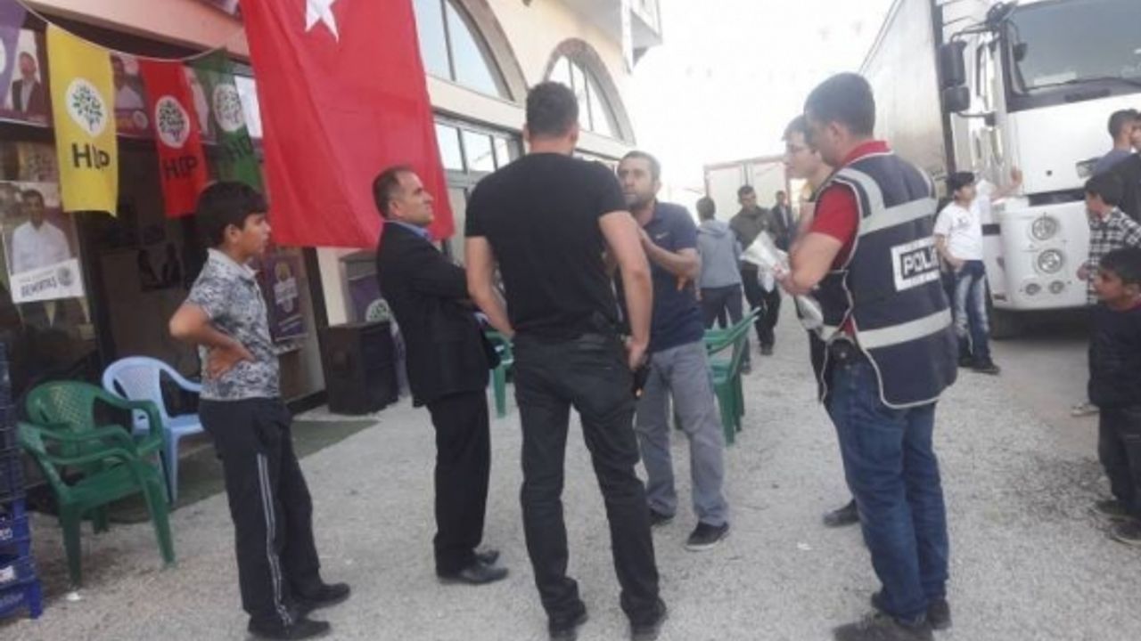 Van'da Kayyım HDP’nin seçim pankartının Kaldırılmasını istedi