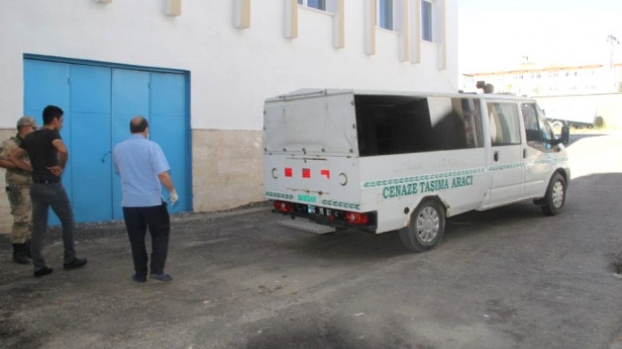 Başkale'de Yarı Gömülü Ceset Bulundu