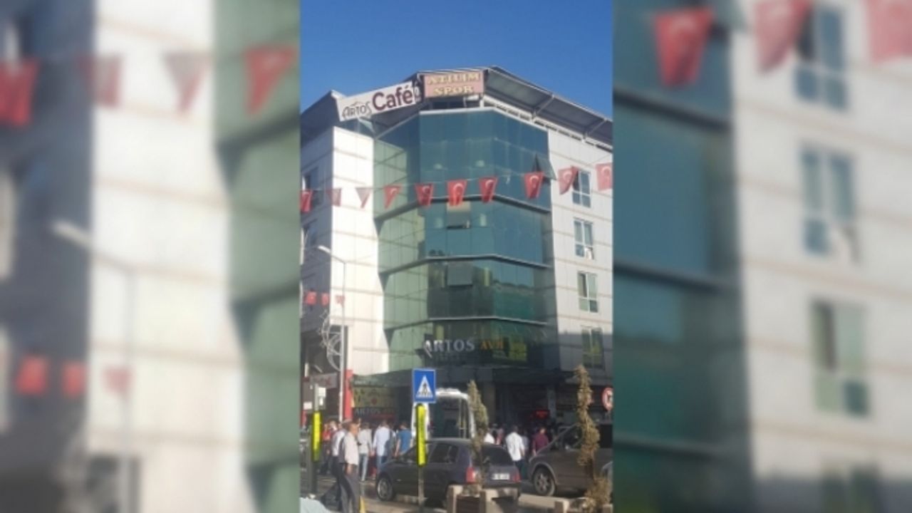 Van'da asansörün halatı koptu : Yaralılar var