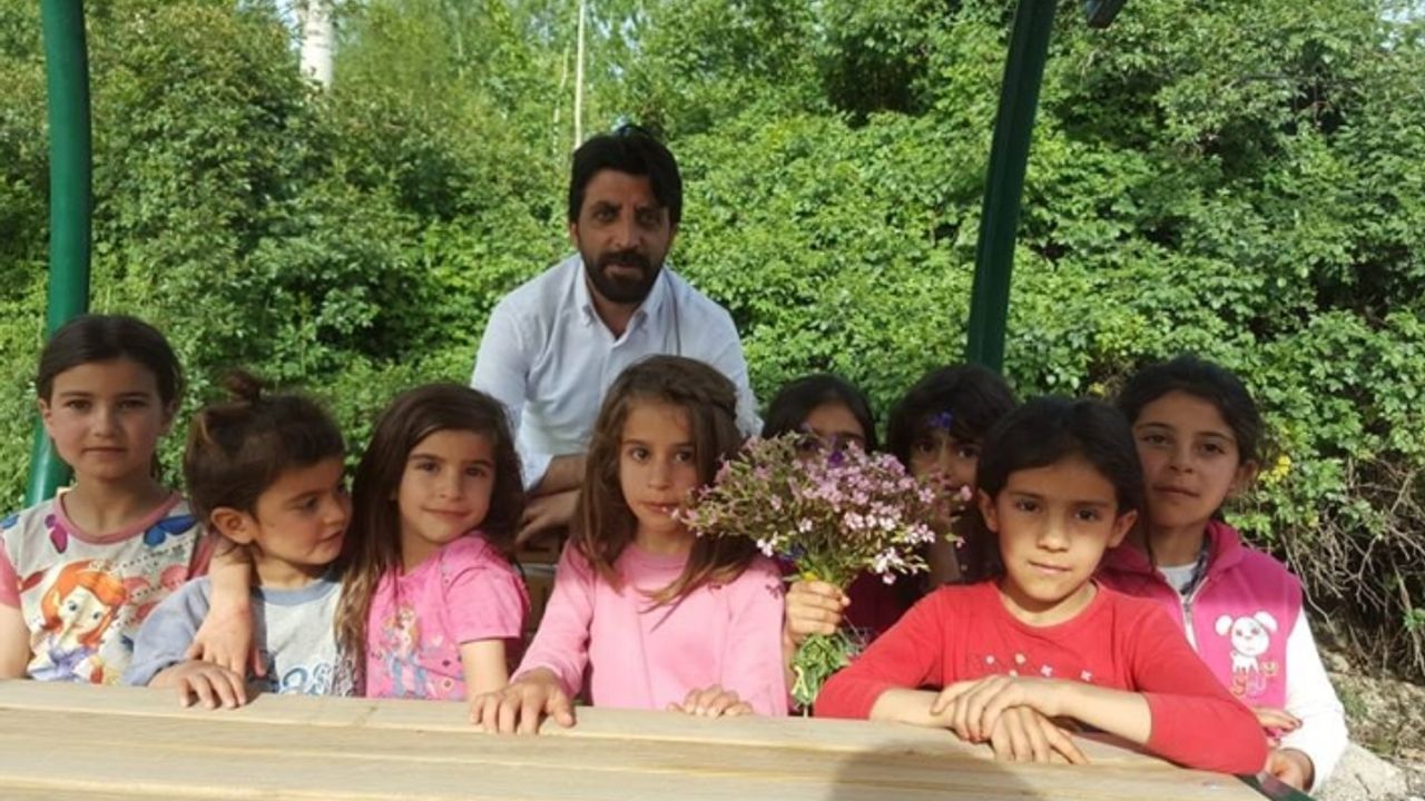Gazeteci Oktay Candemir : Yerde Ne Kadar Gazete Görsem, Alır Okurdum