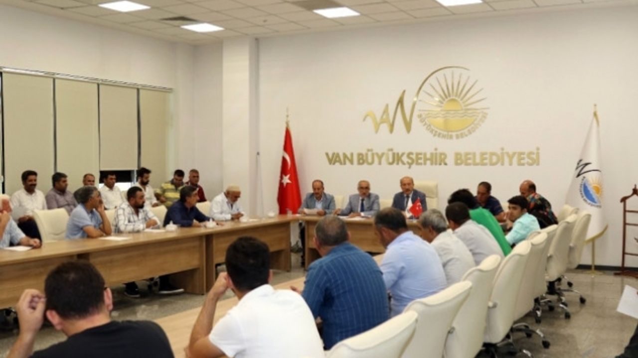 Her şeyi konuştular ama Van'da yapılan zamları konuşmadılar