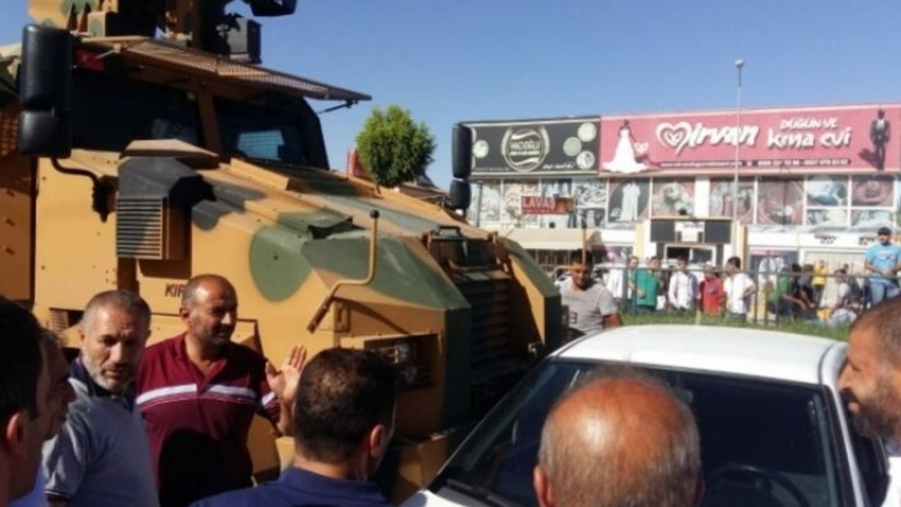 Van'da Zırhlı araç çarptığı sivil aracı metrelerce sürükledi